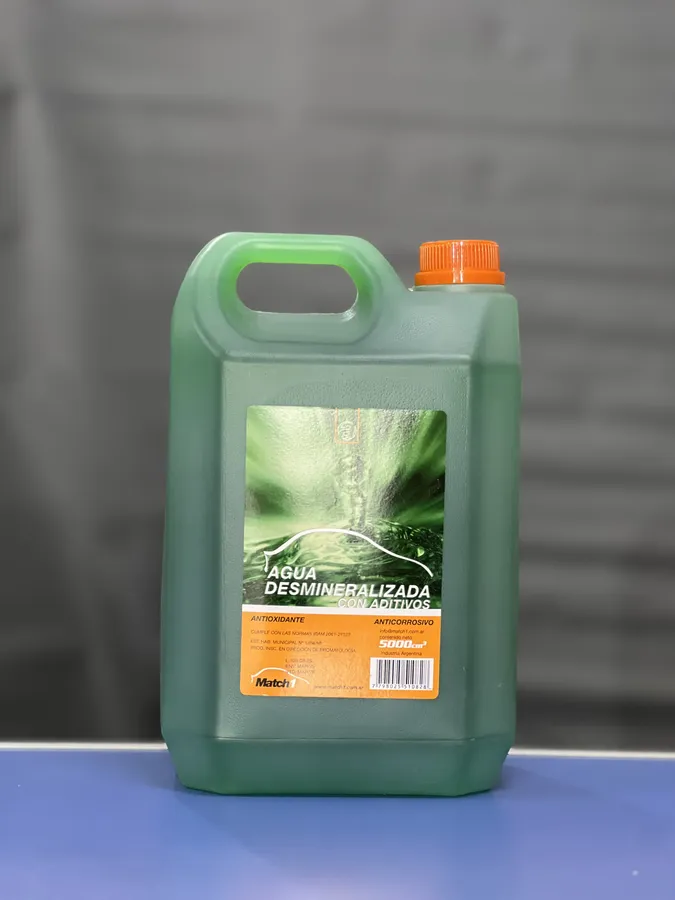 Agua verde desmineralizada con aditivos MATCH 5 L